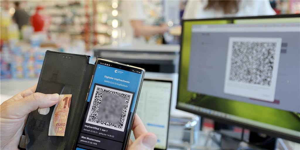 Start des digitalen Impfpasses: Über 90 Apotheken in Dortmund machen mit Den Corona-Impfnachweis gibt es seit Montag (14.6.) auch digital. Für bereits Geimpfte stellen ausgewählte Apotheken in Dortmund den digitalen Code aus. (Symbolbild)