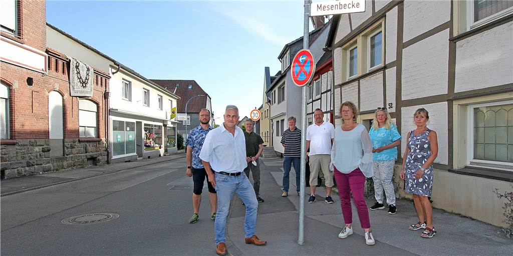 Anwohner der Reichshofstraße fordern Durchfahrverbot für Lkw Erst nach 19 Uhr wird es etwas ruhiger an der Reichshofstraße. Vor allem werktags sind hier viele Lkw unterwegs. Michael Nitsche und seine Mitstreiter fordern eine Verkehrsberuhigung der Straße.