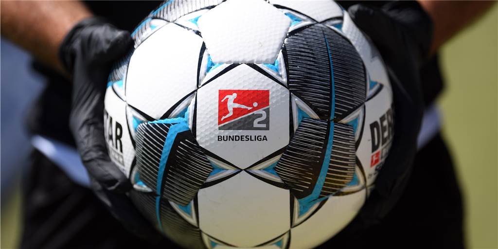 Dortmunder Bezirksliga-Fußballer kommentiert für Team aus der 2. Bundesliga Dortmunder Bezirksliga-Fußballer kommentiert für Team aus der 2. Bundesliga