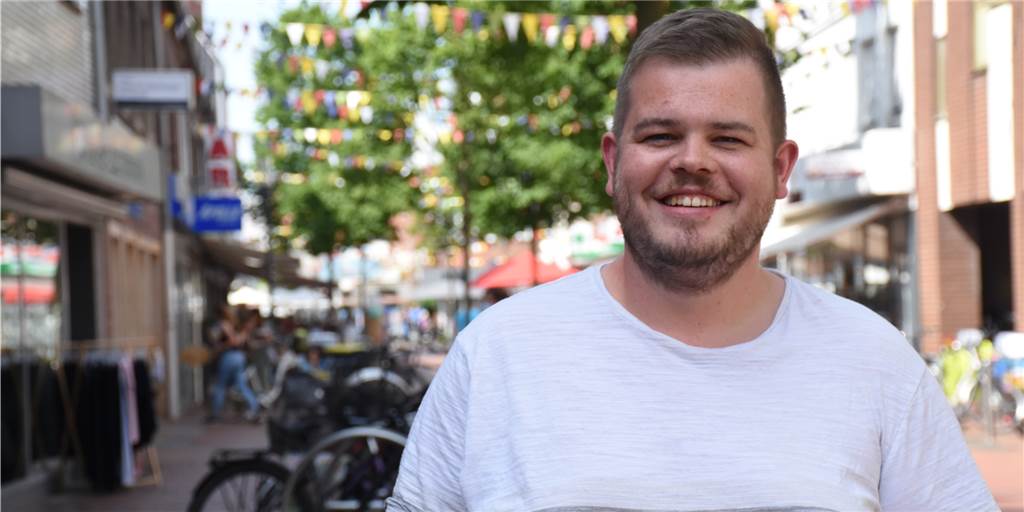 Lukas Eversmeier eröffnet in der Vredener Innenstadt eine moderne Imbissbude, in der es Pommes mit verschiedenen Garnituren geben wird.