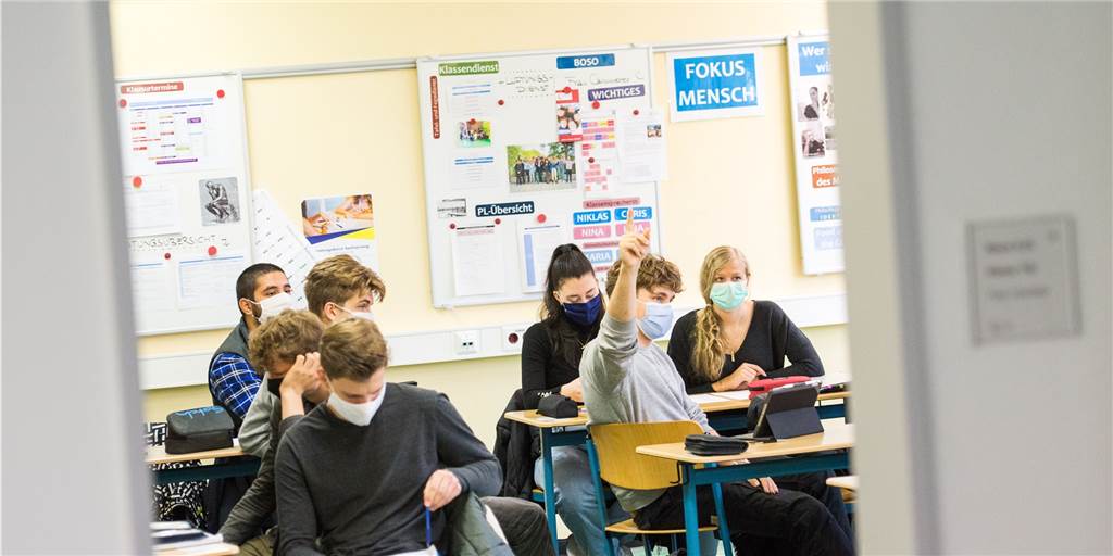Bürokratie-Irrsinn: Land fordert Förderantrag für hitzefrei Bürokratie-Irrsinn: Land fordert Förderantrag für hitzefrei