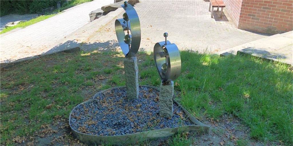 Skulptur vom Stadtsee geklaut: WSC und Herzsportgruppen beklagen Diebstahl Leider nicht wieder zur Reparatur weg: Diebe haben das dritte Herz der Herzsportgruppen-Skulptur am Stadtsee gestohlen.