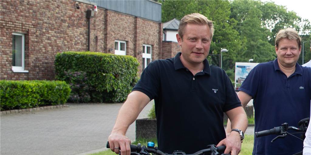 Dominik Nowak und Bundestagskandidat Sven Volmering wollen das Radwegnetz vorantreiben.