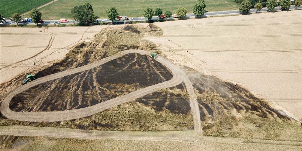 Extreme Hitze: Feuerwehr Werne warnt vor Leichtfertigkeit und gibt Tipps Vermutlich durch eine weggeworfene Zigarette ausgelöst: Der Feldbrand am 26. Juni 2019 an der B54 in Werne.