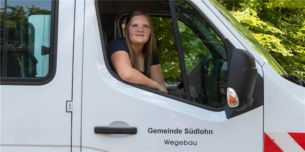 Mit Mareen Robers zum ersten Mal weibliche Verstärkung auf dem Bauhof Mareen Robers arbeitet seit dem 1. Mail als erste Frau beim Südlohner Bauhof.
