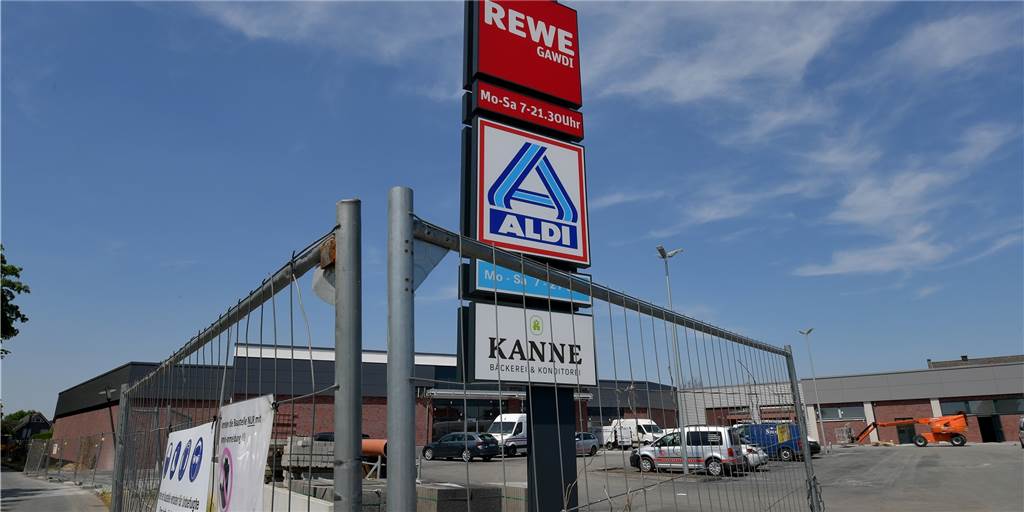 Neuer Rewe in Selm: Gawdi gibt zu Öffnung und Sortiment Details bekannt Schon fast fertig: In die Neubauten an der Kreisstraße ziehen ein Rewe, ein Aldi und eine Filiale der Bäckerei Kanne.
