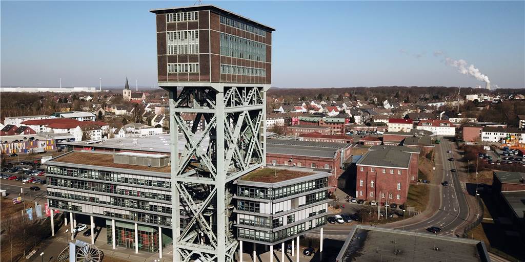 Leerstände und Arbeitslosigkeit: Politik will Lösung nach Martener Vorbild Im Stadtbezirk Eving - hier symbolisiert durch den Hammerkopfturm der Zeche Minister Stein - gibt‘s verschiedene Probleme. Dafür wünscht die Politik nun professionelle Hilfe