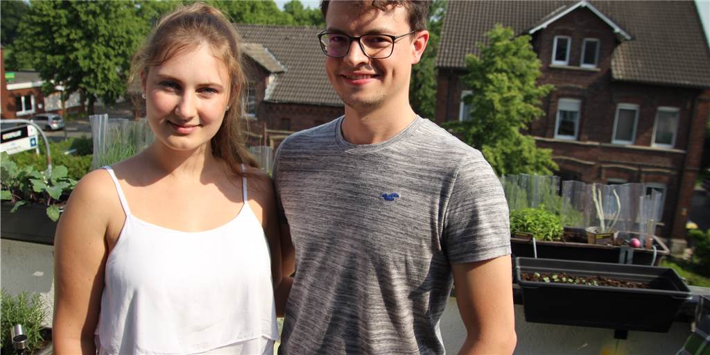 Paar aus Lünen sucht Baugrundstück: „Das ist zum Verzweifeln“ Patricia und Mark Steiner auf ihrem kleinen Balkon in Lünen. Sie würden gerne ein eigenes Haus mit Garten haben, aber dafür finden sie kein Grundstück.
