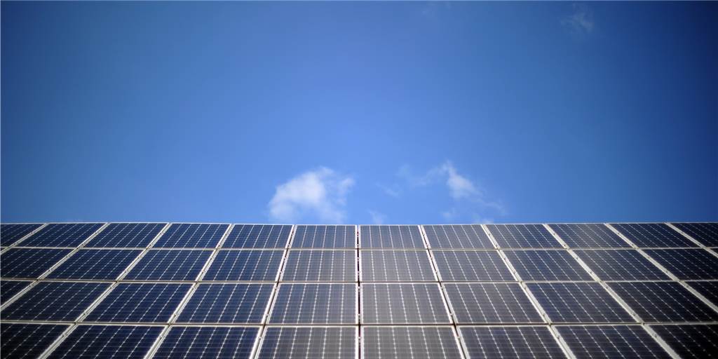 Stecker-Photovoltaik: Rasieren und staubsaugen mit Sonnenkraft vom Balkon Stecker-Photovoltaik: Rasieren und staubsaugen mit Sonnenkraft vom Balkon