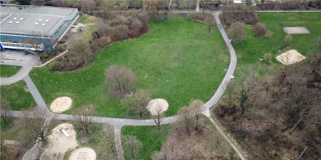 Großer Spiel- und Sportplatz am Hallenbad kommt später als geplant Großer Spiel- und Sportplatz am Hallenbad kommt später als geplant