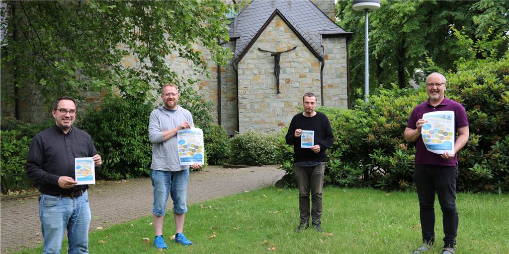 Sommerprogramm von St. Johannes soll Menschen zusammenbringen Pastor Potowski, Holger Heitmann und Franz Klein-Wiele vom Pfarreirat und Pastoralreferent Werner Koschinski (v.l.) präsentieren das Programm Sommerkirche 2021.
