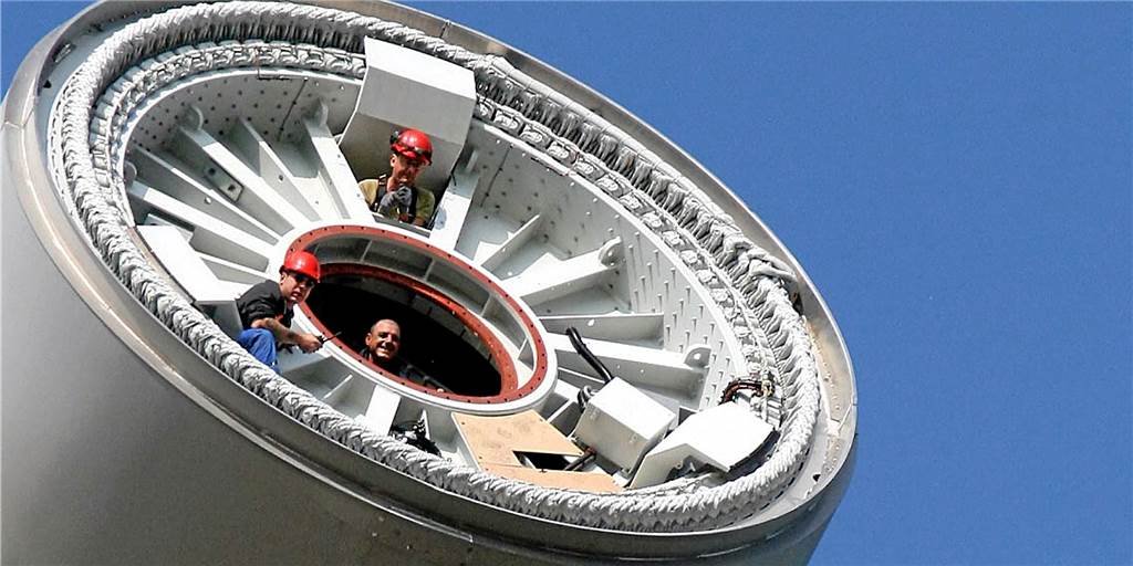 Politischer Rückenwind für neue Windkraftanlagen in Almsick und Hengeler Arbeiten in der Turbine: Windkraftmonteure könnten bald neue Arbeit in Stadtlohn bekommen. In Hengeler und Almsick gibt es Pläne zur Erweiterung der Windparks.