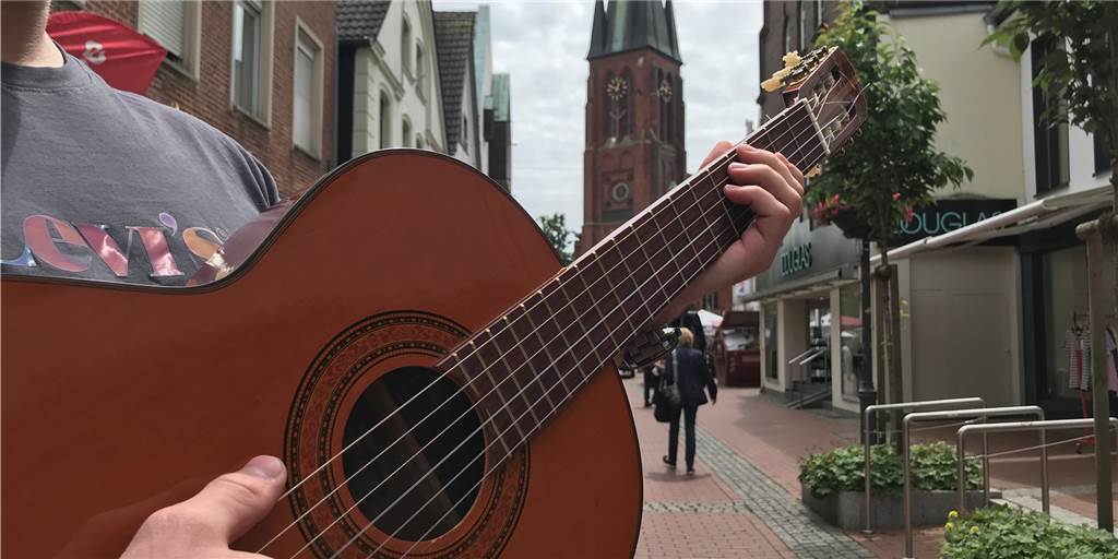 Belebend oder nervtötend? Straßenmusiker in der Halterner Innenstadt Es gibt Kritik an Straßenmusikern in Haltern.