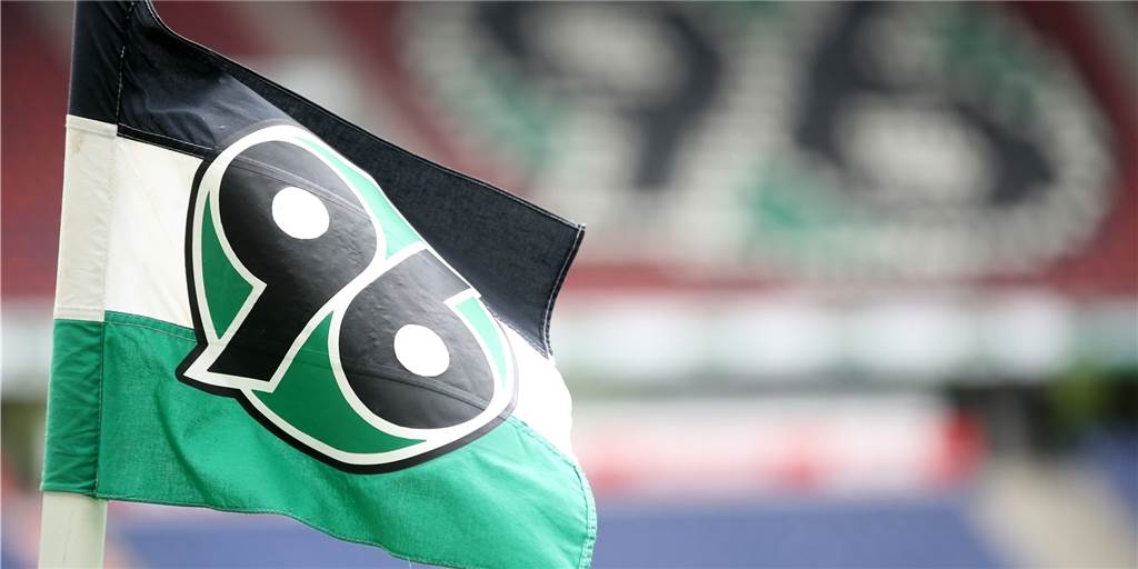 SG Massen bekommt prominenten Besuch von Zweitligist Hannover 96 Ein Trainer von Hannover 96 kommt zum Sportplatz an der Sonnenschule.