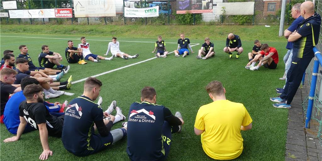 Trainingsauftakt bei Spvg Schwerin: Deutschland-Spiel drohte zu scheitern Trainingsauftakt bei Spvg Schwerin: Deutschland-Spiel drohte zu scheitern