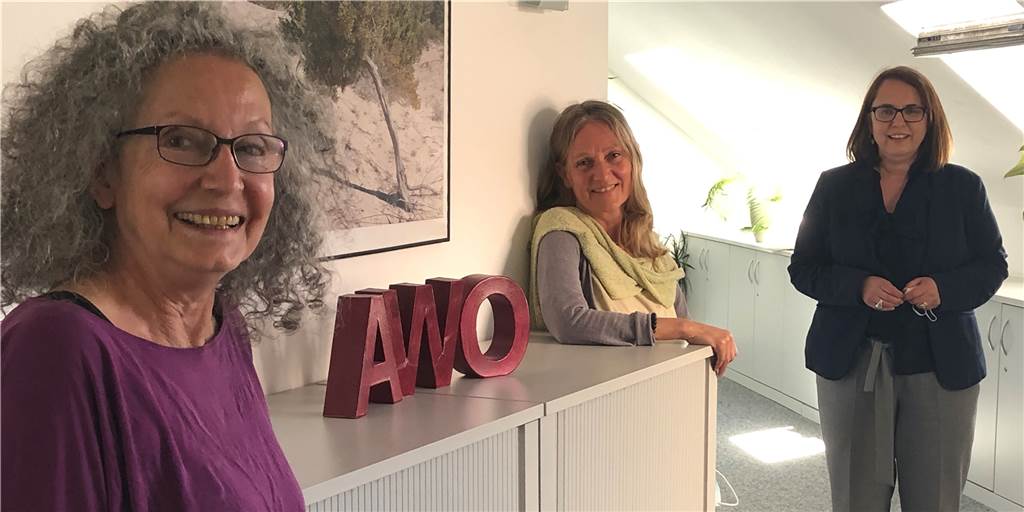 Jede sechste Schwangerschaft wird abgebrochen: Das sind die Gründe Würden den Paragrafen 218 gern abgeschafft sehen: (v.l.) Medizinerin Angelika Merkl und Diplom-Psychologin Bärbel Nellissen von der Schwangerschaftskonfliktberatungsstelle der Dortmunder AWO und die AWO-Unterbezirksvorsitzende und Anja Butschkau.