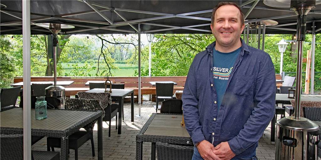 Schwerter Wirte suchen dringend Servicekräfte: „Der Run nach Corona ist enorm“ Sowohl im Biergarten als auch im Innenbereich darf man wieder sitzen. Das wollen viele Leute nutzen.