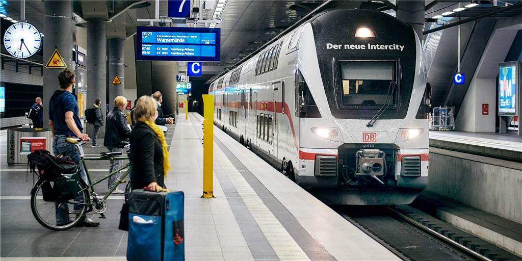 Der IC kommt – aber ein kleiner Wunsch an die Bahn bleibt noch offen Der Intercity der Deutschen Bahn - hier im Hauptbahnhof Berlin - steuert ab 3. Juli auch Schwerte an.