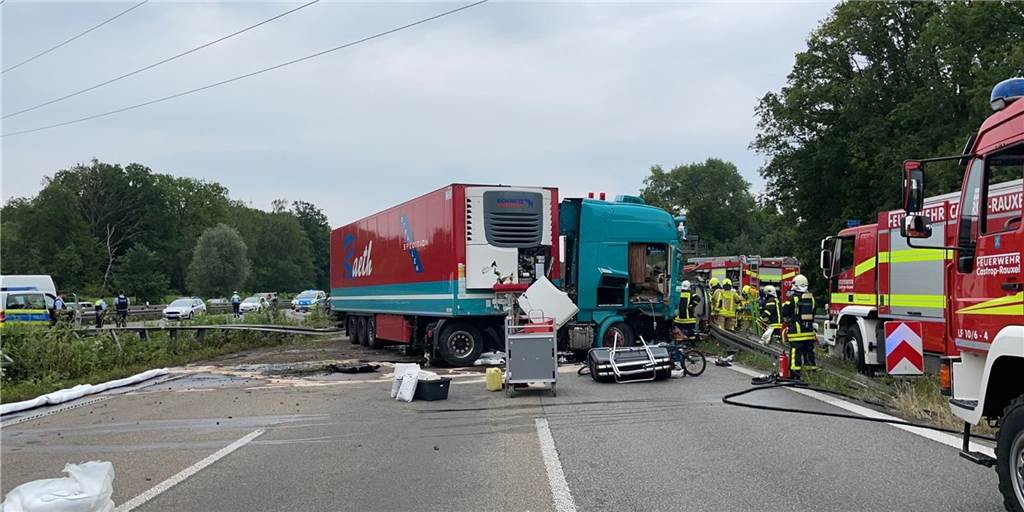 Schwerer Unfall auf der A2: Familienvater (55) und junger Mann (34) tot Bei dem Unfall auf der Autobahn 2 am Autobahnkreuz Dortmund Nordwest starben zwei Pkw-Insassen. Sie waren 34 und 55 Jahre alt.