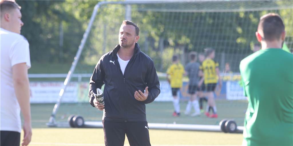SuS Olfen bereitet sich mit vielen Spielen und zwei Highlights vor Patrick Linnemann und der SuS Olfen stehen wieder auf dem Trainingsplatz.