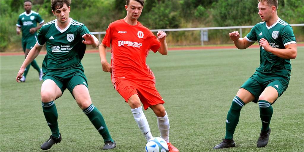 Spektakuläres Spiel, Zittersieg und Hattrick im ersten Test des TuS Holzen-Sommerberg Der TuS Holzen-Sommerberg hat endlich wieder ein Spiel absolviert.