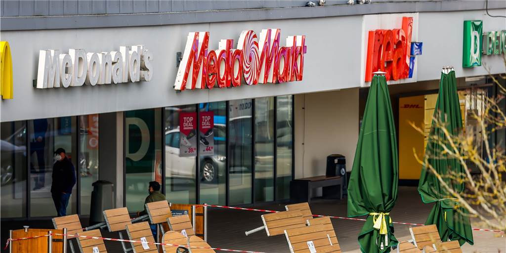 Real-Supermarkt in Dortmund hat jetzt offiziell einen neuen Betreiber Noch im Jahr 2021 wird der Real-Schriftzug von mindestens zwei Standorten in Dortmund verschwinden.