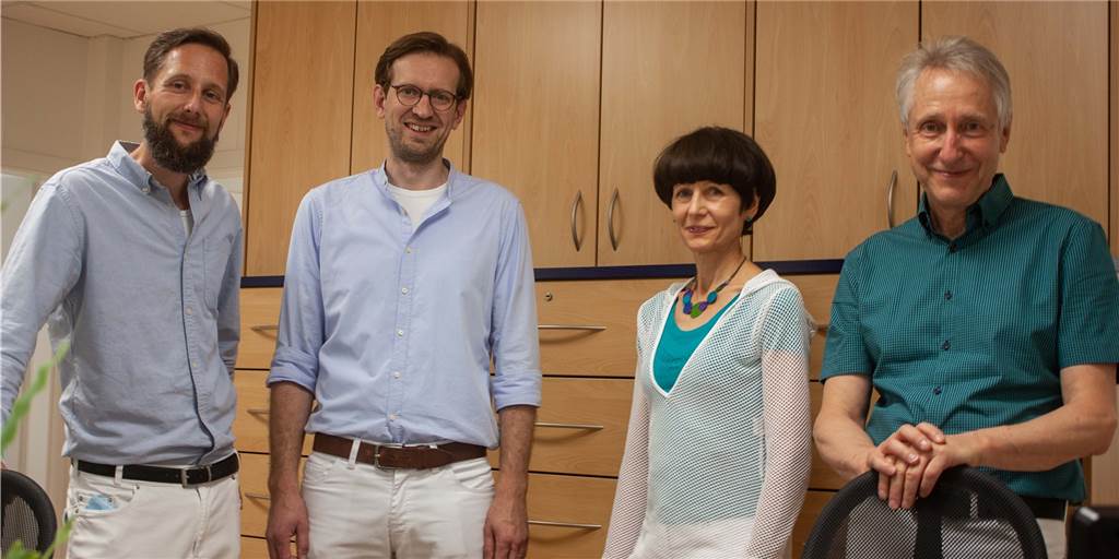 Praxiszentrum am Kirchplatz in Südkirchen bekommt eine neue Leitung Dr. Markus Etzold (v.l.) und Dr. Christoph Burghaus übernehmen am 1. Juli das Praxiszentrum am Kirchplatz in Südkirchen von Dres. Gabriele und Martin Etzold.