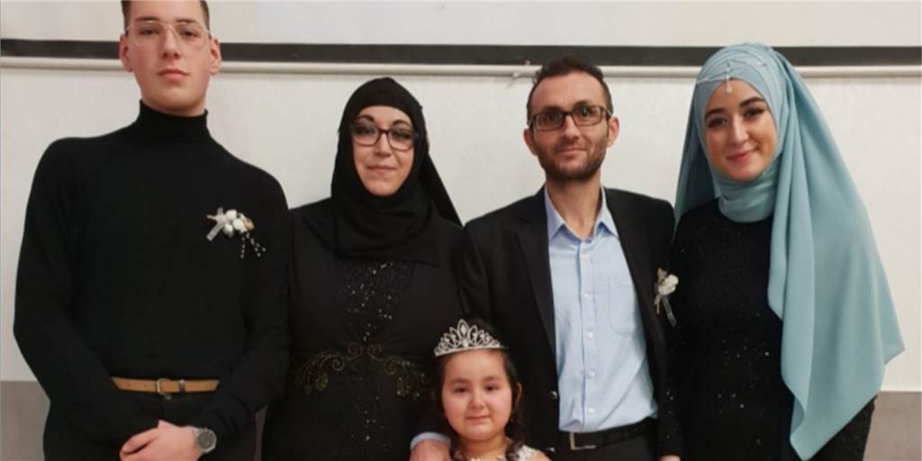 Familie Gül sucht seit fast zehn Monaten nach einer Wohnung in Castrop-Rauxel (v.l.): Sohn Kerem Kocaoglu (20), Mutter Yeliz Gül (42), Vater Vedat Gül (40), Tochter Kübra Kocaoglu (23) und Tochter Zeynep-Meyra Gül (7).