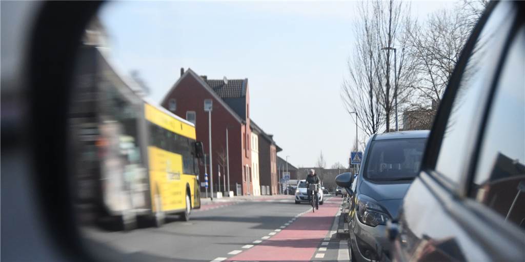 Kneipen in Olfen müssen früher schließen: Sperrstunde vorgezogen Der öffentliche Verkehrsraum in Olfen - hier die Bilholtstraße - war nicht selten Schauplatz von Verstößen, die das Ordnungsamt ahnden musste. Eine erweiterte Sperrstunde soll hier jetzt helfen.