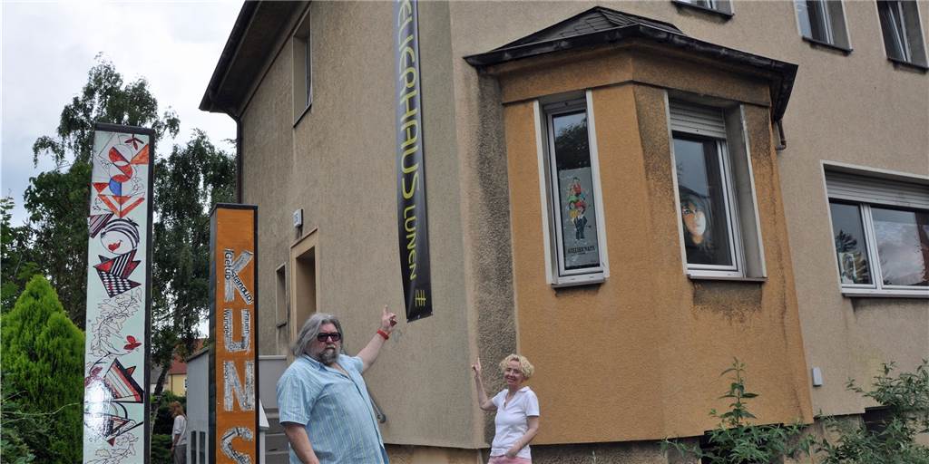 Atelierhaus Lünen in neuem Domizil: Kunstmarkt im Garten geplant Nach dem Umzug an die Rathenaustraße 26 haben sich die Künstler des Atelierhauses an der neuen Adresse eingerichtet. Bald soll es wieder Veranstaltungen geben, kündigen Jutta Arendes und Uli Roters an.