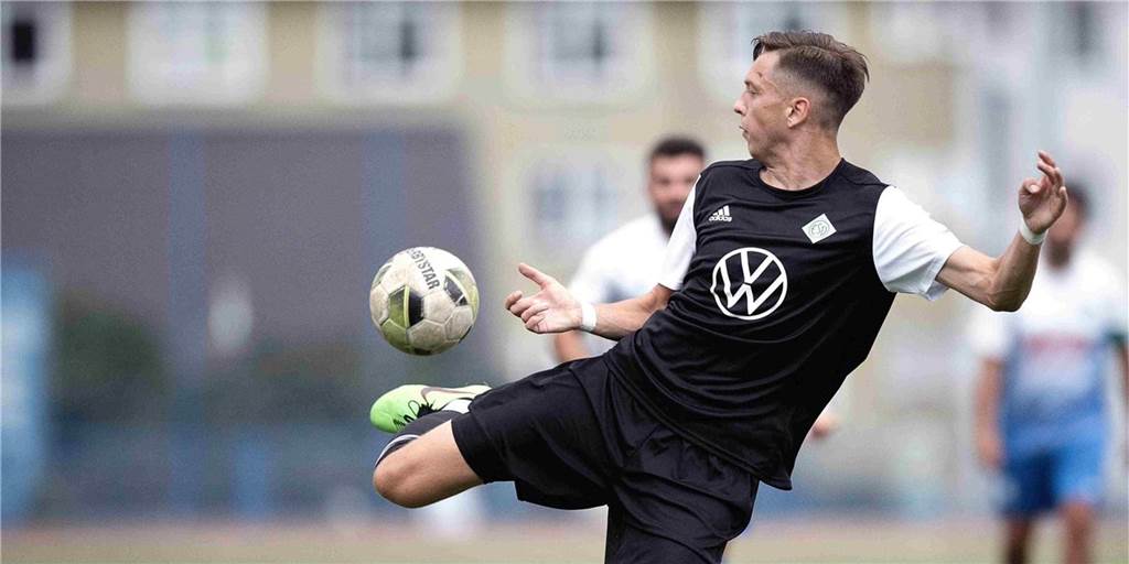 Wickedes Mann mit der spannenden Vita: Wie war es für Sie in Österreich, Niels Overhoff? Niels Overhoff hat zuletzt beim Erler SV gespielt, war aber auch schon in Österreich unterwegs.