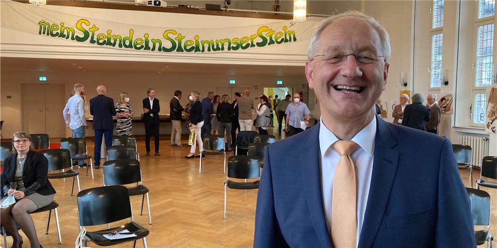 Heinrich Kröger verabschiedet sich: „Eltern sehen die Schule kritischer“ Schulleiter Heinrich Kröger wurde am Donnerstag (1. Juli) im Freiherr-vom-Stein-Gymnasium in den Ruhestand verabschiedet.