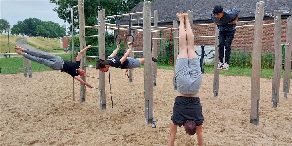 Von Spielplätzen zu eigenen Anlagen: So hat sich Calisthenics in Olfen entwickelt Am Calisthenics-Park in Olfen trainiert die „Cali-Gruppe“ des SuS Olfen nur mit ihrem eigenen Köpergewicht.