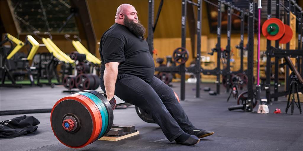 Er zieht Autos und stemmt hunderte Kilo: Ein Lüner ist der stärkste Rollstuhlfahrer der Welt Ende des vergangenen Jahres stellte Tobias Anthöfer einen Weltrekord im sitzenden Kreuzheben auf. Dabei hob er 555,55 Kilogramm in die Höhe.