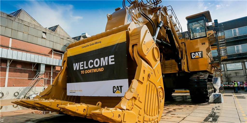 Besondere Jobbörse soll Caterpillar-Angestellte vor Arbeitslosigkeit bewahren Ein Schild auf einem Caterpillar-Bagger heißt einen in Dortmund willkommen. In weniger Wochen folgt dann das große „Goodbye“.