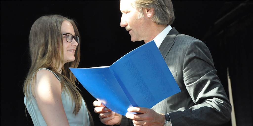 Ulrich Walter: Leiter des Gymnasiums Selm geht mit Loriot-Zitat in Pension Die Übergabe der Abiturzeugnisse gehörte regelmäßig zu den schönsten Momenten während der Dienstzeit von Ulrich Walter als Leiter des Städtischen Gymnasiums Selm. In den 24 Jahren haben rund 1900 junge Frauen und Männer ihr Abitur gemacht.