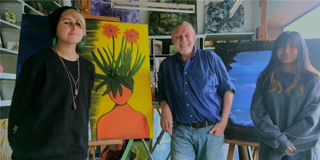 Seine Kunst mit anderen zu teilen bedeutet für den Olfener Heino Blum „Freude zu Teilen“. Gerne ermöglicht er auch Schülern ein Praktikum ganz nach ihren Wünschen.