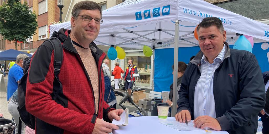Industriegebiet, Zechengelände, Raser - Bürger sprechen mit Landrat in Werne Andreas Drohmann (l.) hatte eine ganze Liste mit Themen mitgebracht, über die er mit Landrat Mario Löhr (r.) sprechen wollte.