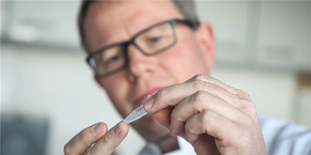 Neue Empfehlung Kreuzimpfung: Dortmunder Experte beantwortet wichtigste Fragen Es gibt viele Fragen und Unsicherheiten nach der neuen Stiko-Empfehlung. Der Dortmunder Immunologe Prof. Dr. Carsten Watzl kann beruhigen.