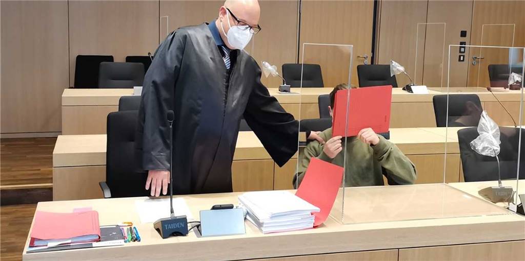 Student ersticht Freund der Mutter: „Ich zerschlag dir den Kopf“ Student ersticht Freund der Mutter: „Ich zerschlag dir den Kopf“