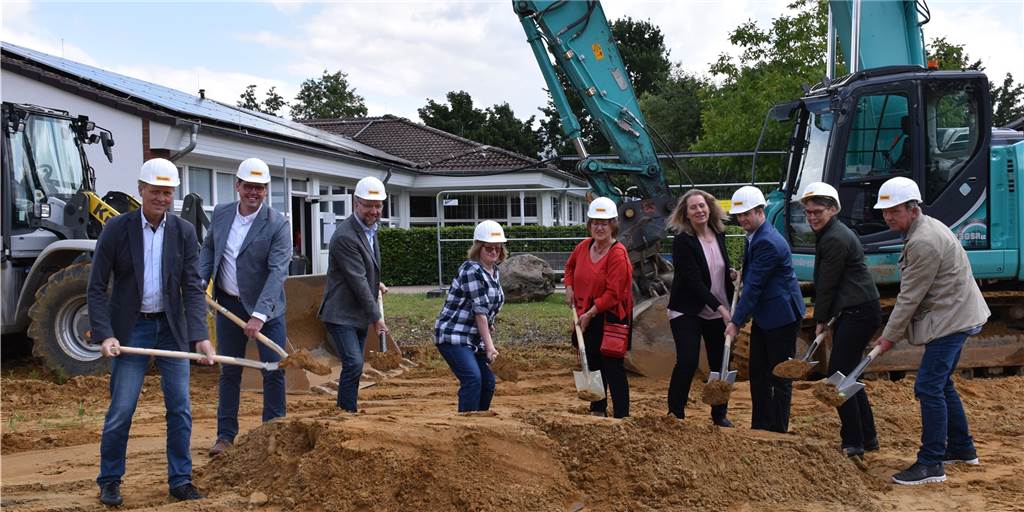 Drei Jahre nach Brand: Bau der neuen Dorstener Werkstatt beginnt Die Dorstener Werkstatt für Menschen mit Behinderungen wird neu gebaut. Die Bagger stehen bereit und der Spatenstich symbolisiert den Beginn der Bauarbeiten.