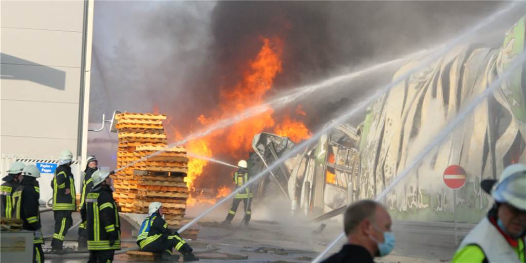 Viele Fotos: Lager und Produktionshalle in Vreden war nicht zu retten