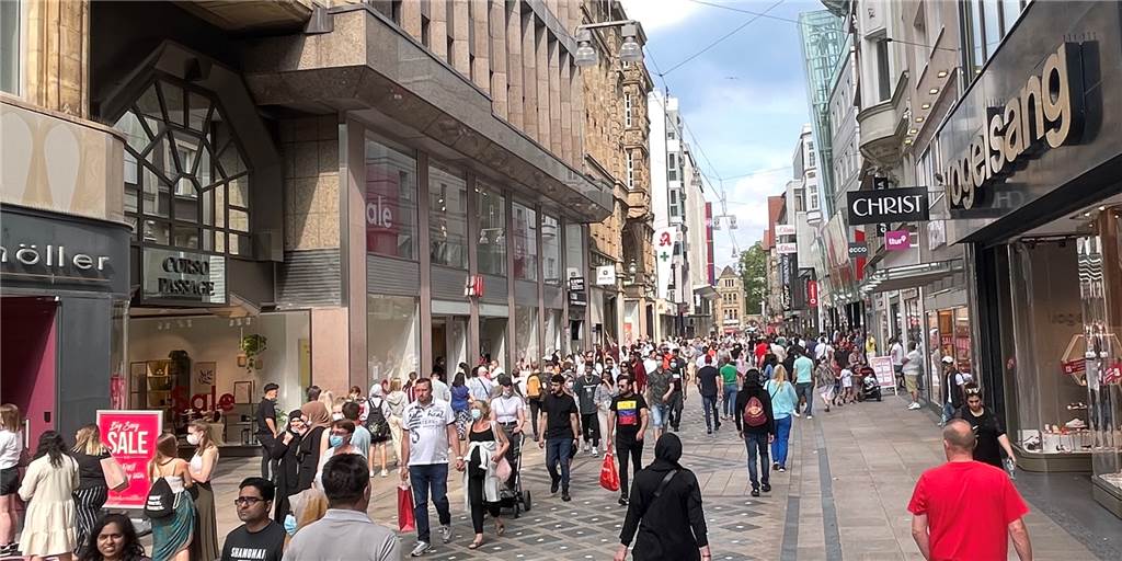 Sonne und Corona-Lockerungen: So voll war es zum Ferienstart in der City Sonne und Corona-Lockerungen: So voll war es zum Ferienstart in der City
