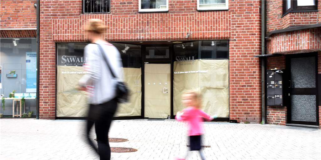 „Hänsel und Gretel“ ziehen von Stadtlohn nach Ahaus in die Innenstadt Baby- und Kindermode, Babyartikel, gehäkelte Puppen bietet Hänsel und Gretel bald in Ahaus an. Das Geschäft zieht von Stadtlohn in die ehemalige Sawall-Filiale am Marktplatz. Ab Anfang August beginnt die Umgestaltung des Ladens. Eröffnung soll am 28. August sein.