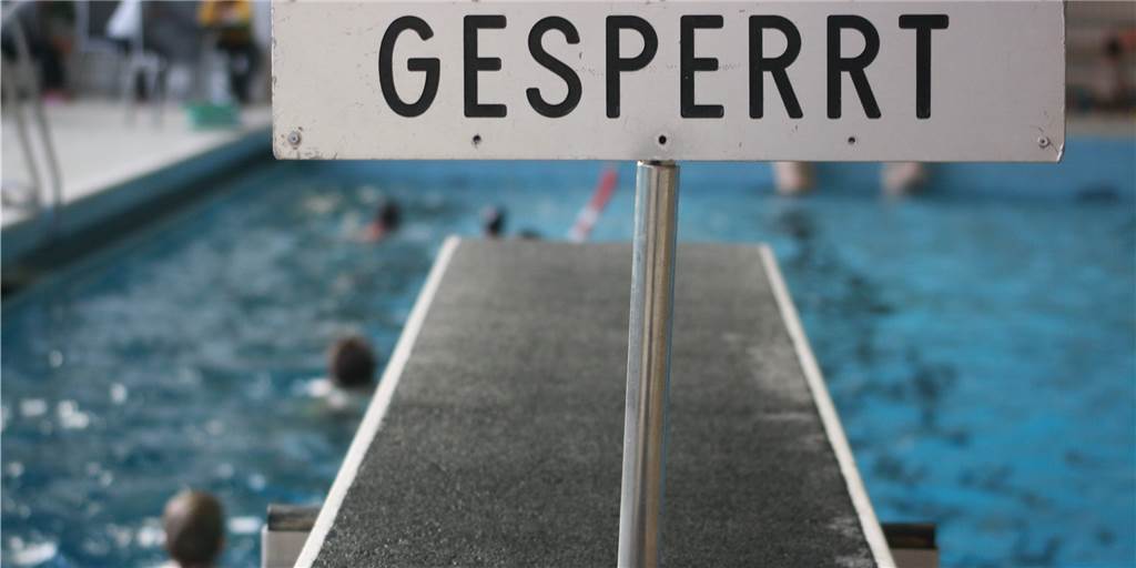 Hombrucher Hallenbad: Frisch saniert und fertig – aber geschlossen Gesperrt: An Schwimmen ist im Hombrucher Hallenbad noch immer nicht zu denken.