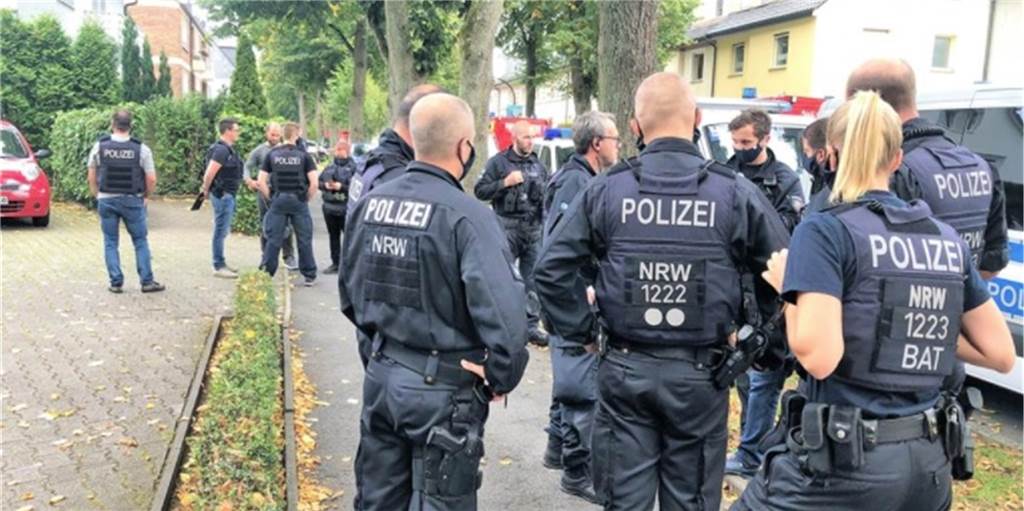 Spektakulärer Waffenfund: Staatsanwalt sieht Verstöße gegen drei Gesetze Zehn Tage dauerte im September 2020 die Durchsuchung des Waffenhauses. Gegen den Mann wird Anklage erhoben.
