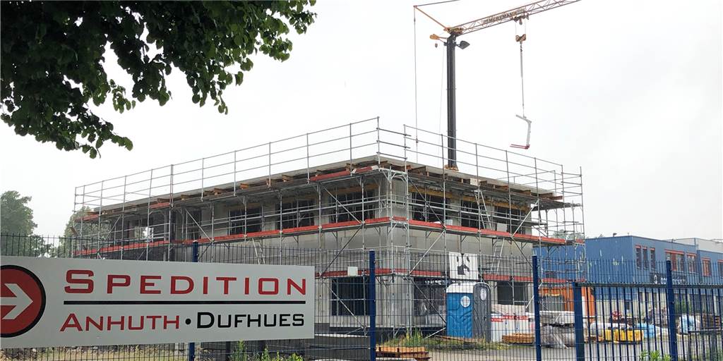 Halterner Spedition zieht aufs Gelände der alten Eisfabrik Schröer Die Spedition Anhuth-Dufhues zieht auf das ehemalige Eis-Schröer-Grundstück, hier wird gerade das Bürogebäude gebaut.