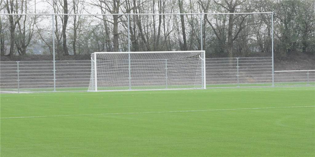 Plötzlich unter Druck - der SSV Rhade auf Spielersuche Kunstrasenplatz SSV Rhade