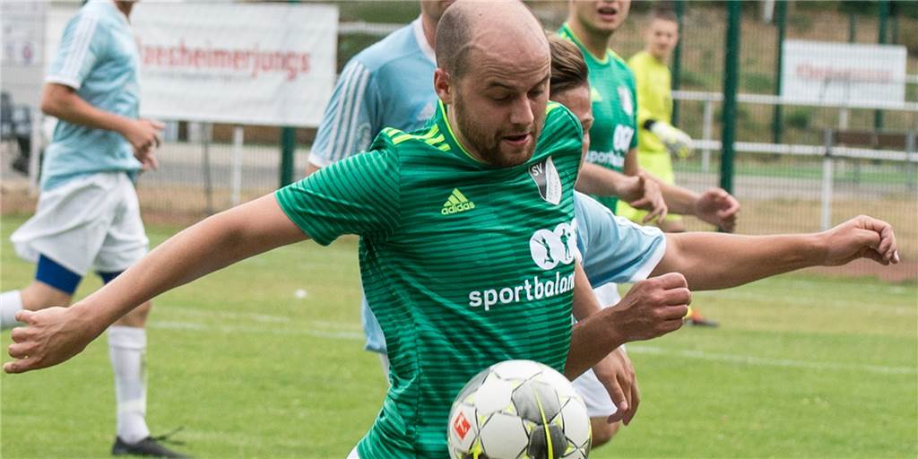 „Die Jungs und der neue Trainer“ lassen es bei Prause noch mal „jucken“ Nochmal gegen den Ball treten? Philipp Prause juckt es. Wir wissen ob es zu einer Rückkehr kommt.