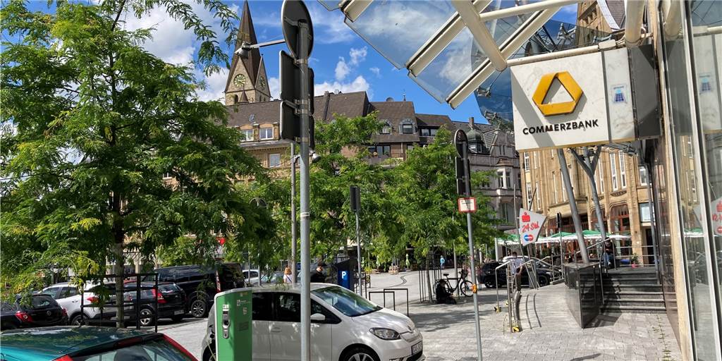 Deutsche Bank und Commerzbank verlassen Castrop: Darin steckt eine Chance Die Commerzbank schließt ihre Filiale. Jetzt sollte alles dran gesetzt werden, dass eine Nutzung gefunden wird, die den Standort Markt stärkt.